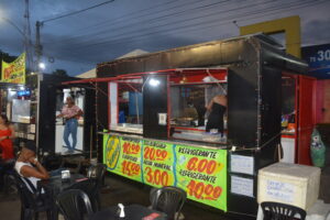 Comerciantes de food trucks celebram as boas vendas na Micareta