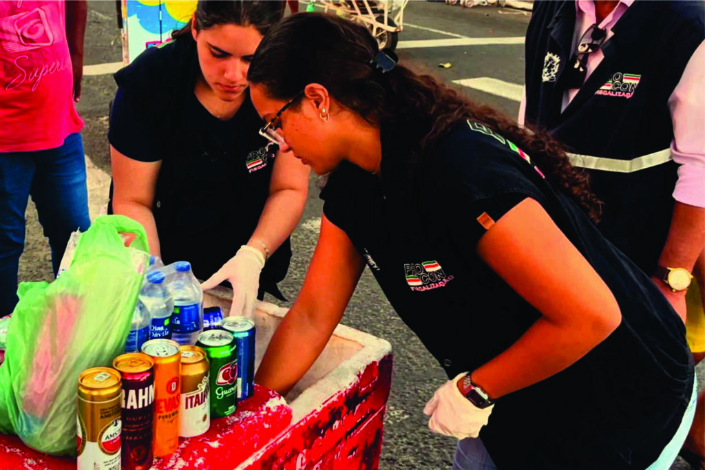 Procon e Vigilância Sanitária apreendem e descartam bebidas impróprias para consumo