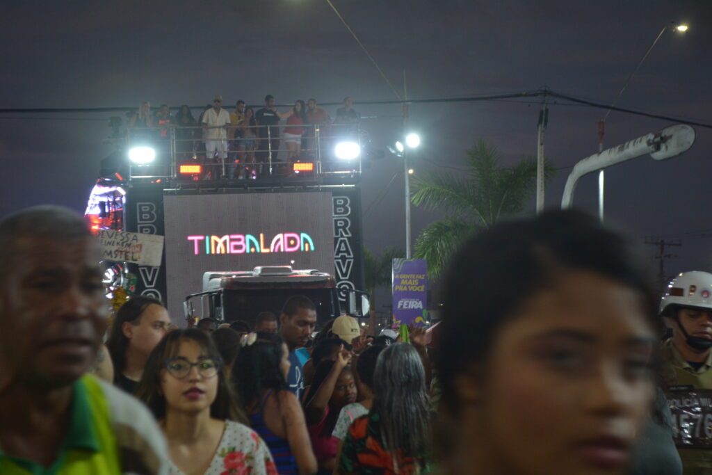 Parangolé, Chiclete com Banana, Timbalada e o tradicional Lá Vem Elas neste sábado